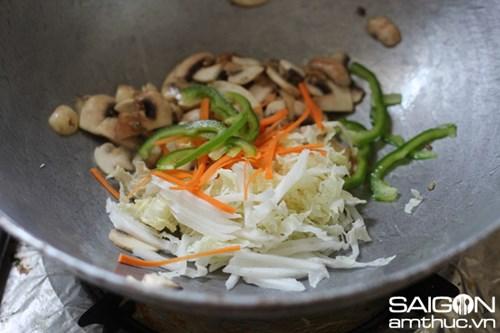 Cách làm mì udon trộn rau củ, món chay thanh lọc cơ thể