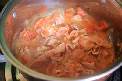Cách làm món bún thịt sốt cà chua khoai tây thật ngon