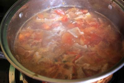 Cách làm món bún thịt sốt cà chua khoai tây ngon đậm đà