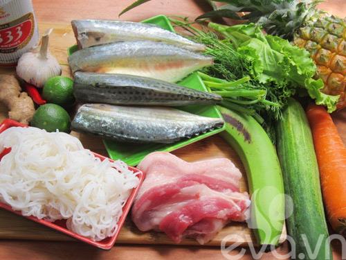 Cách làm món cá bạc má hấp cuốn bún và rau củ