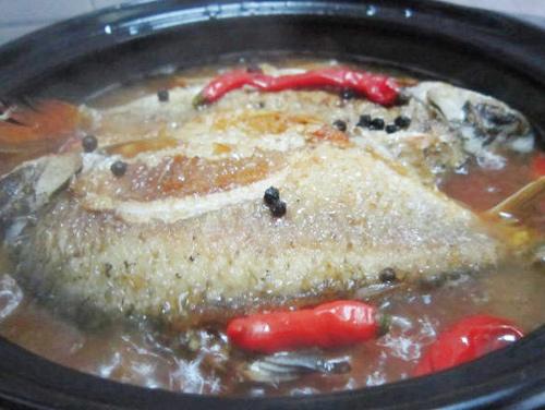 Cách làm món cá diếc kho tiêu thơm ngon, hấp dẫn