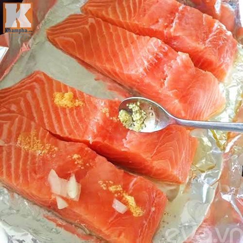 Cách làm món cá hồi rau củ nướng dễ mà ngon