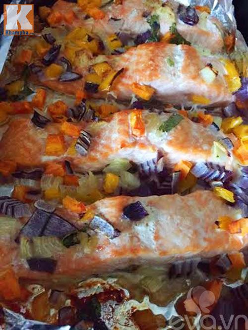 Cách làm món cá hồi rau củ nướng dễ mà ngon
