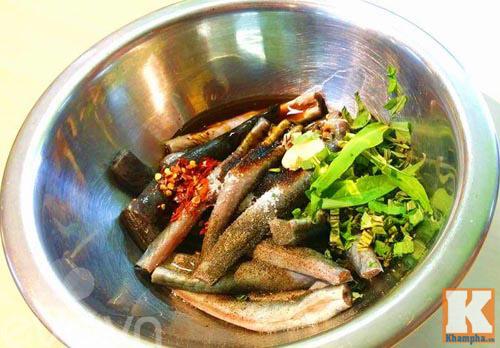Cách làm món cá kèo kho rau răm đậm chất Nam Bộ