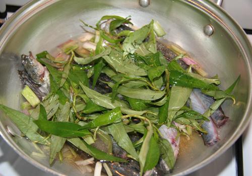 Cách làm món cá kèo kho rau răm đậm đà, ngon cơm