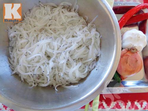 Cách làm món cá ngần rim chua ngọt ngon cơm