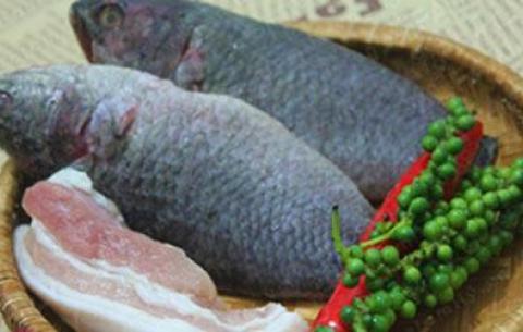 Cách làm món cá rô kho tộ thơm cay cho bữa cơm ngày mưa