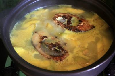 Cách làm món canh cá chép nấu chuối xanh mềm