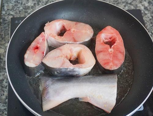 Cách làm món canh chua cá ba sa ngon hấp dẫn