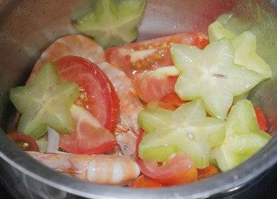 Cách làm món canh chua tôm nấu khế