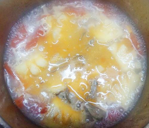 Cách làm món canh chua trùng trục nấu dứa thanh mát