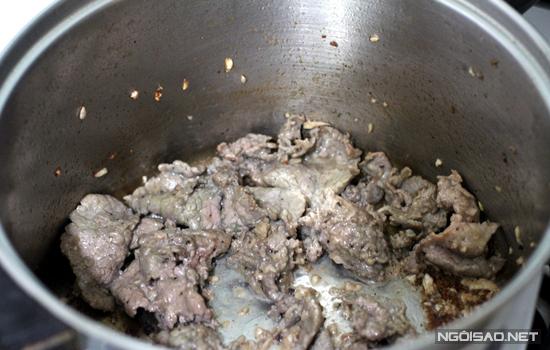 Cách làm món canh rau ngót nấu thịt bò thơm ngon, thanh mát ai cũng thích