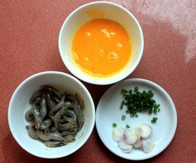 Cách làm món cơm rang tôm trứng đơn giản cho bữa sáng