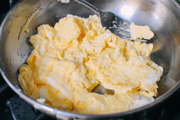 Cách làm món cơm rang trứng và thịt muối cho bữa sáng ngon miệng
