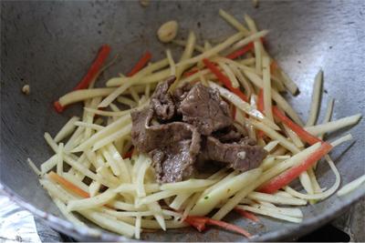Cách làm món đu đủ xào thịt bò đơn giản mà ngon