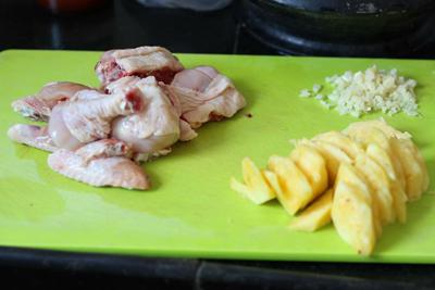 Cách làm món gà kho dứa cho bữa tối ngày hè