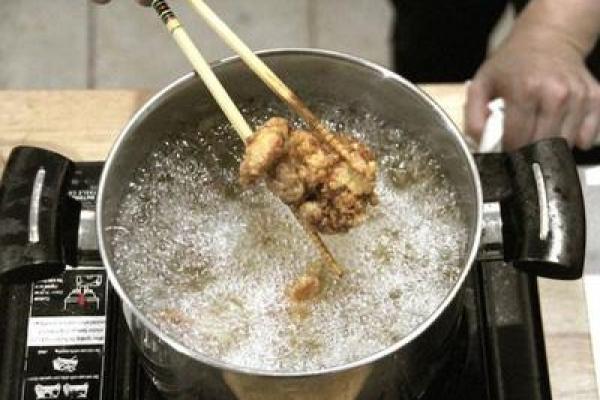 Cách làm món gà rán xốt cay ngọt đúng vị Hàn đãi cả nhà dịp cuối tuần