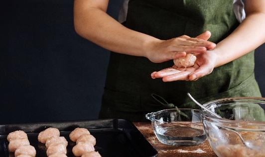 Cách làm món miến trộn thịt gà viên siêu ngon