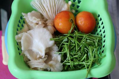 Cách làm món nấm sò xào rau muống ngon lạ