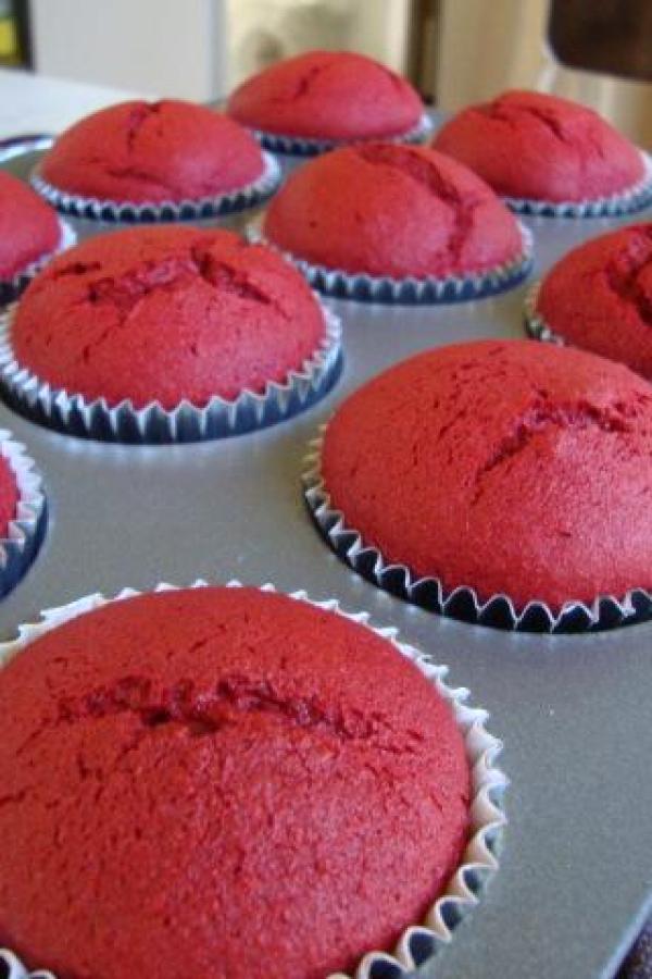 Cách làm món Red Velvet Cupcake thơm ngon cực hấp dẫn