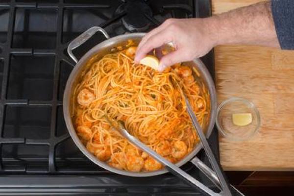 Cách làm món spaghetti xốt tôm nóng hổi cho bữa sáng ngon miệng