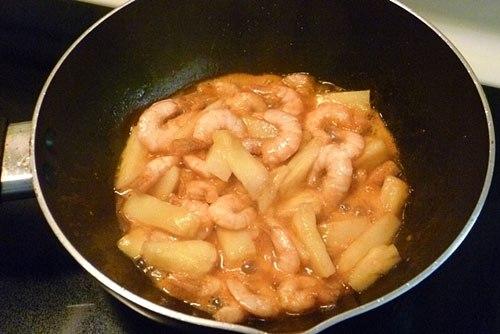 Cách làm món tép bạc rim dứa chua, mặn, ngọt rất hao cơm