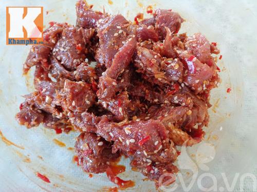 Cách làm món thịt bò khô tẩm sả ớt dai ngọt, thơm ngon
