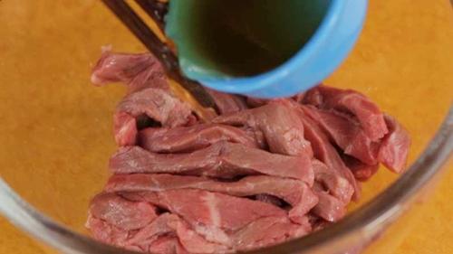Cách làm món thịt bò xào cần tây nóng hổi, cực ngon