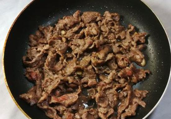 Cách làm món thịt bò xào ớt chuông ngon mềm, hấp dẫn