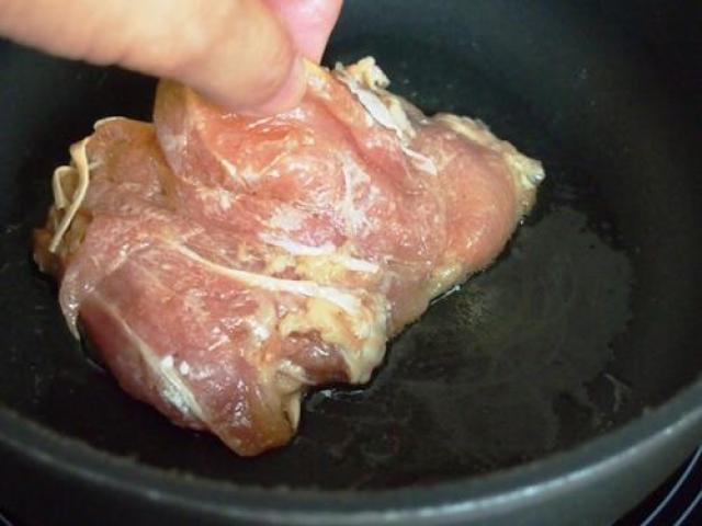 Cách làm món thịt đùi gà áp chảo đơn giản mà ngon tuyệt