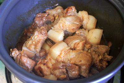 Cách làm món thịt kho nấm và coca đơn giản ngon cơm