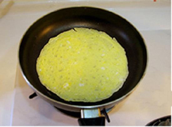 Cách làm món tôm cuộn trứng độc đáo cho mâm cỗ Tết
