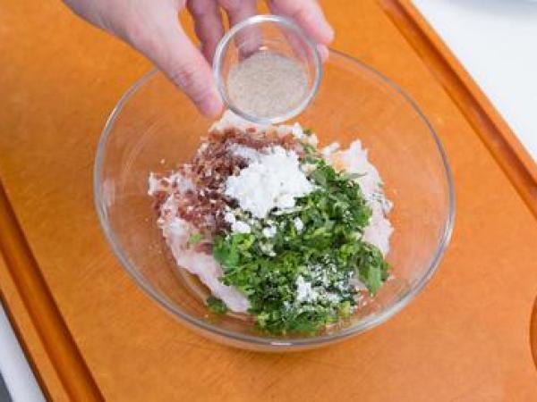 Cách làm món tôm nhồi cải chíp thanh mát cho bữa cơm mùa hè