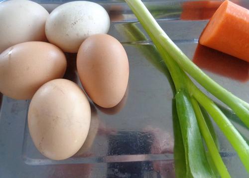 Cách làm món trứng chiên hình trái tim đẹp mắt