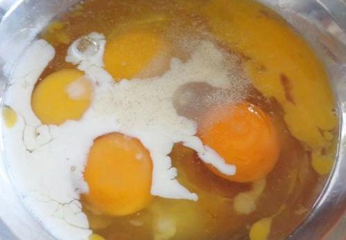 Cách làm món trứng chiên hình trái tim đẹp mắt, thơm ngon