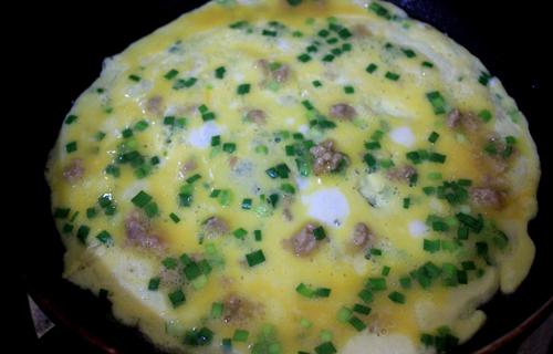 Cách làm món trứng đúc hẹ đơn giản cho bữa cơm chiều