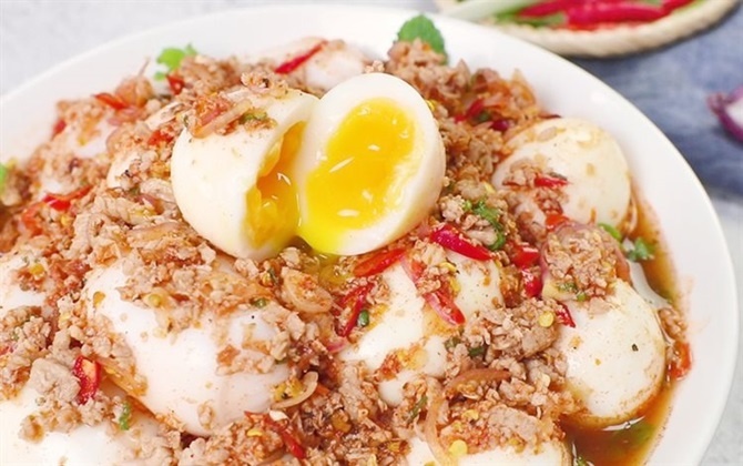 Cách làm món trứng lòng đào sốt Thái...