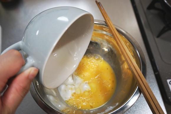 Cách làm món trứng rán với kẹo marshmallow