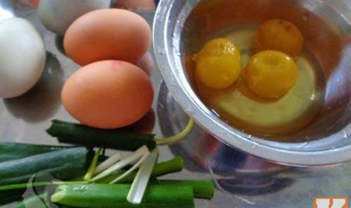 Cách làm món trứng vịt muối hấp vân đẹp mắt, ngon miệng