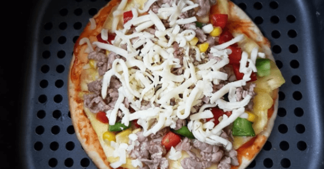 Cách làm pizza bò đơn giản tại nhà mà ngon như ngoài hàng