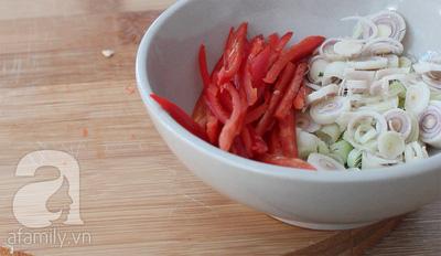 Cách làm salad bò chua ngọt kiểu Thái ăn thử là mê