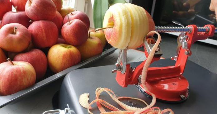 Cách làm táo sấy cực dễ giúp chị em ăn vặt cả ngày không lo tăng cân, bảo sao hot xình xịch thế này!