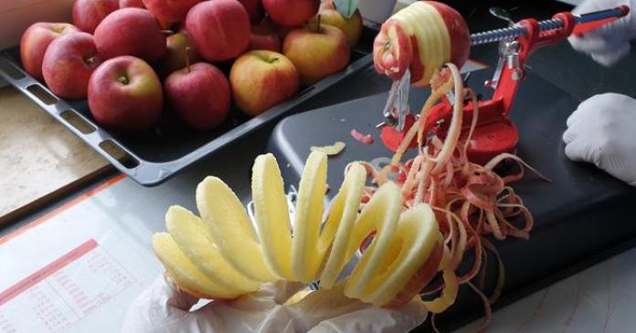Cách làm táo sấy cực dễ giúp chị em ăn vặt cả ngày không lo tăng cân, bảo sao hot xình xịch thế này!