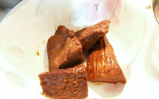 Cách làm thịt bò om trứng cút kiểu Hàn