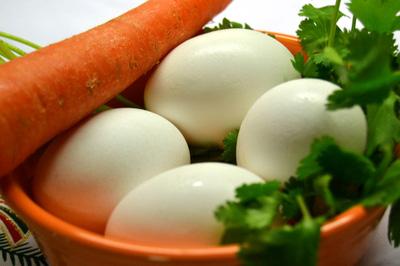 Cách làm trứng cuộn cà rốt đẹp mắt, ngon miệng