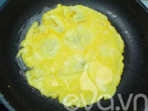 Trứng cuộn tôm, rong biển dễ làm mà ngon tuyệt