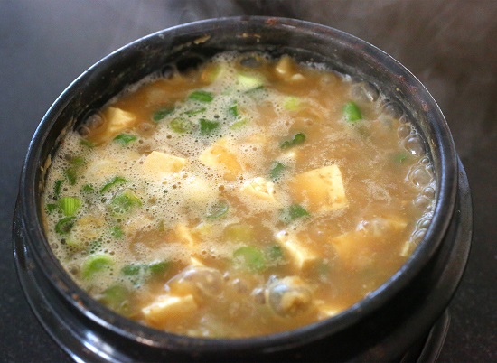 Cách nấu canh đậu tương lên men của Hàn Quốc