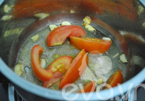 Cách nấu canh mực dưa chua đổi món cho bữa cơm gia đình