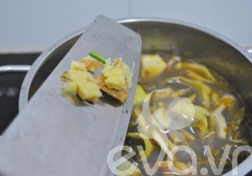 Cách nấu canh mực dưa chua đổi món cho bữa cơm gia đình