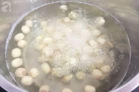 Cách nấu canh nấm hạt sen cho bữa tối ngon miệng